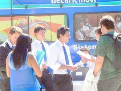 El equipo de la tarjeta becaria llega a la ciudad