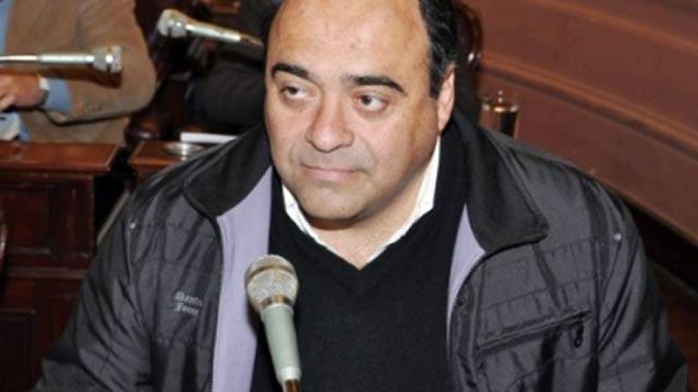 Ex bustistas se lavan las manos sobre el acercamiento Busti-De �ngeli	 