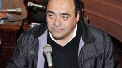 Ex bustistas se lavan las manos sobre el acercamiento Busti-De �ngeli	 