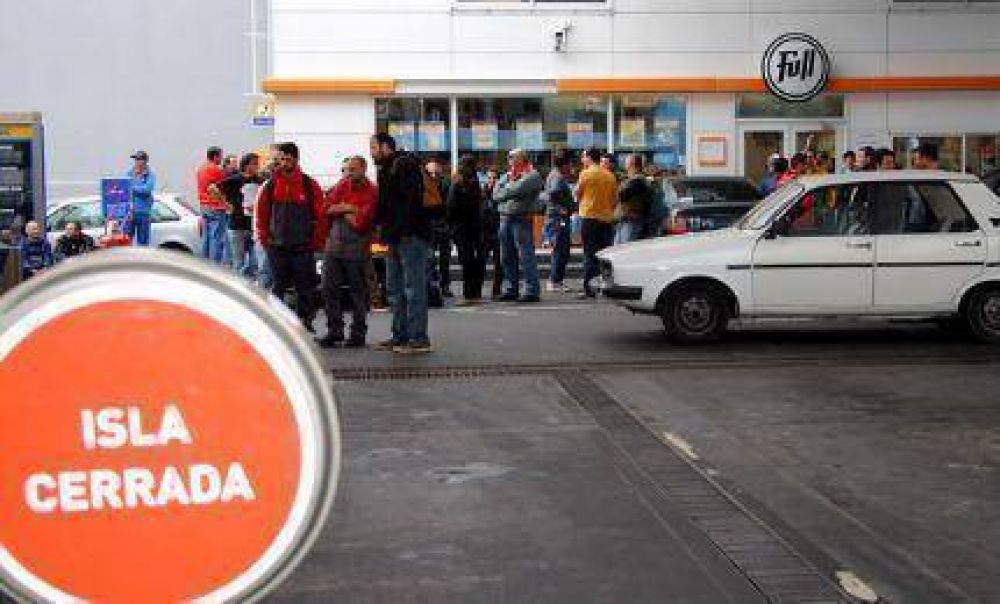 Trabajadores de SMATA denunciaron el despido de un compa�ero en la Estaci�n de Servicio YPF de Independencia y 9 de Julio