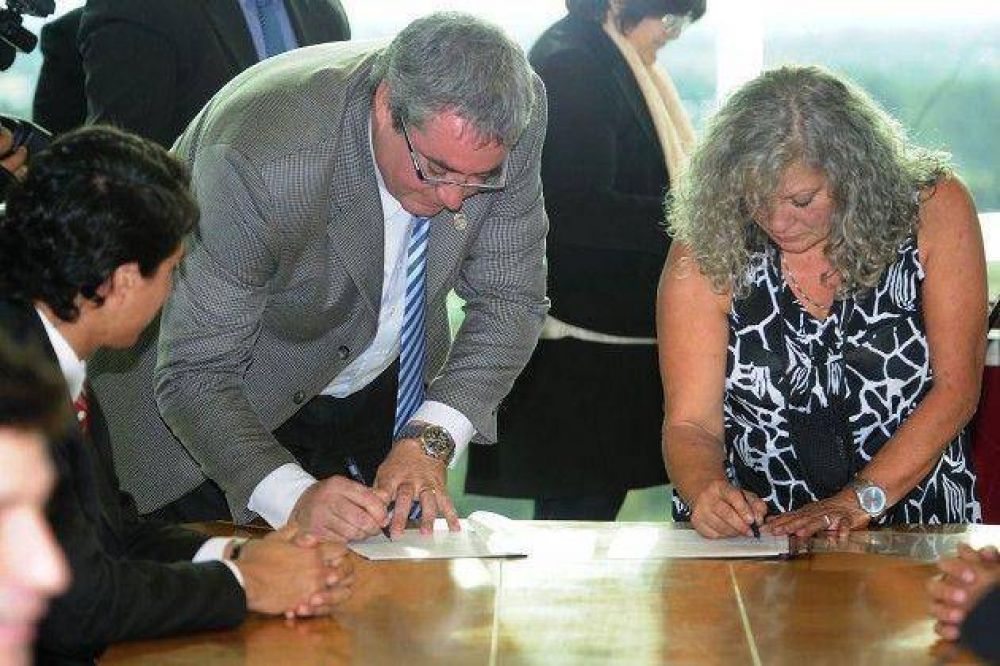Firmaron convenios entre el Ministerio de Inclusi�n Social y cinco empresas privadas