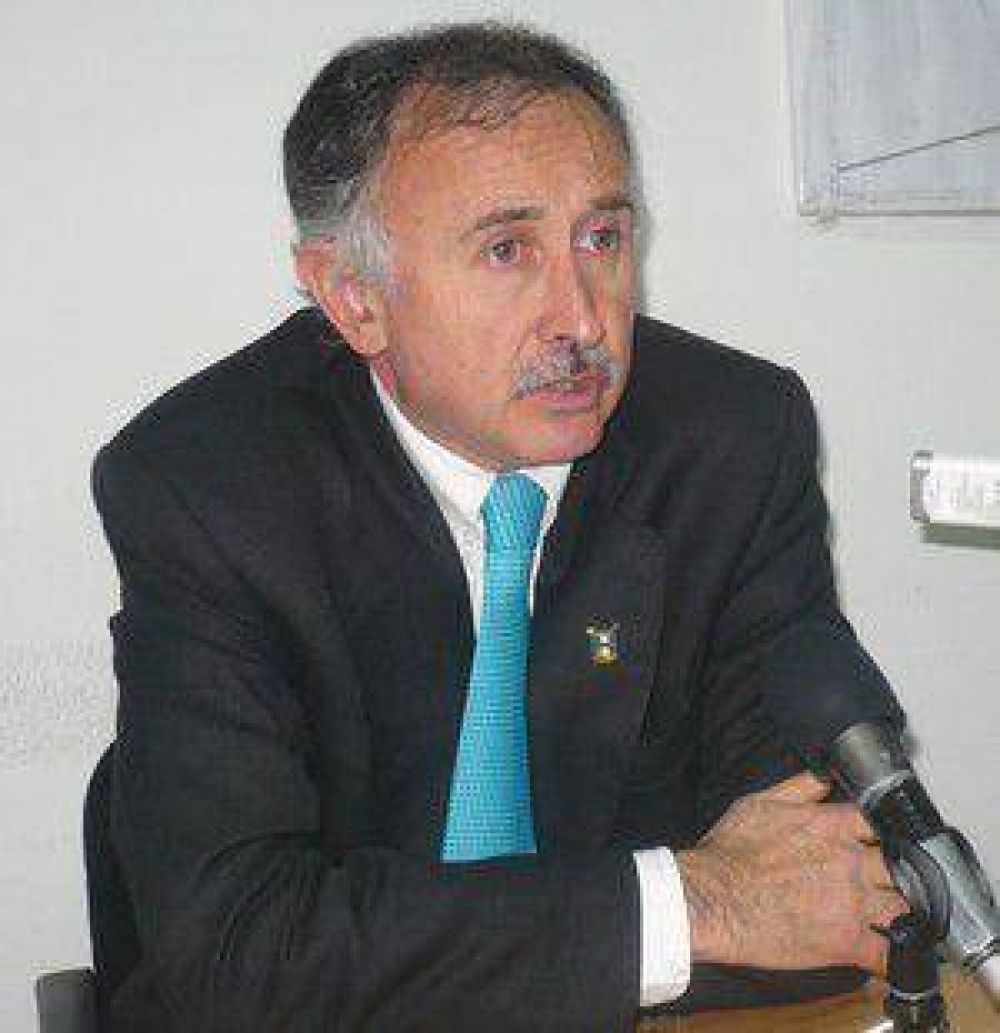 Gui�az� explica su proyecto para que empresas privadas tambi�n brinden el transporte urbano	