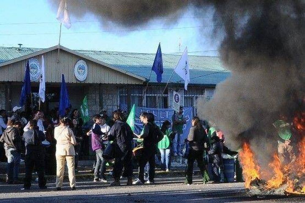 Paritaria de la ex 591: El Ejecutivo habr�a ofrecido 1200 pesos en un c�digo �nico, pero los gremios no aceptar�an