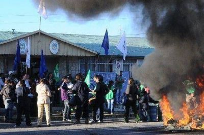 Paritaria de la ex 591: El Ejecutivo habr�a ofrecido 1200 pesos en un c�digo �nico, pero los gremios no aceptar�an