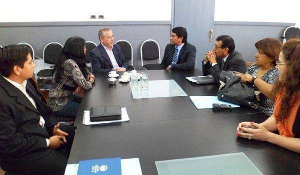 Provincia y Municipio capitalino firmar�an convenio para erradicar el comercio informal