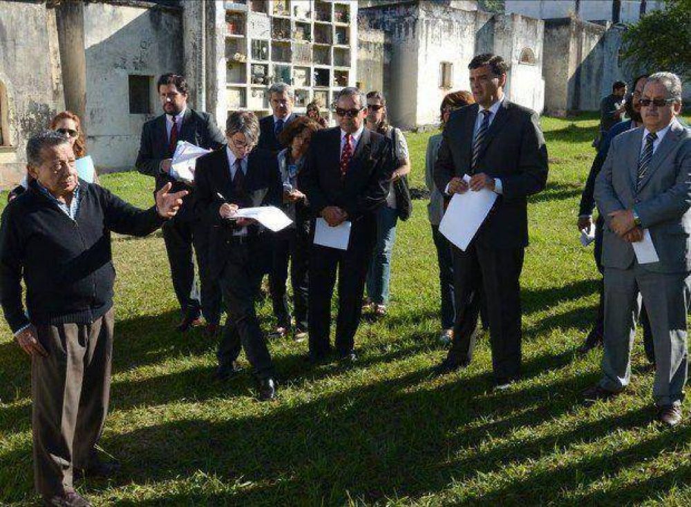 Fosas clandestinas en el cementerio de la Santa Cruz