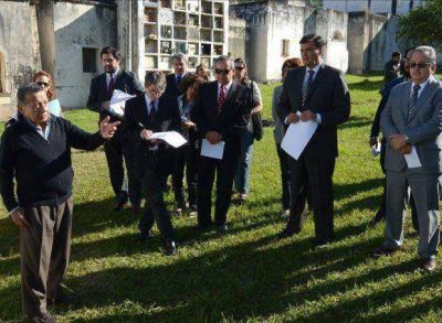 Fosas clandestinas en el cementerio de la Santa Cruz