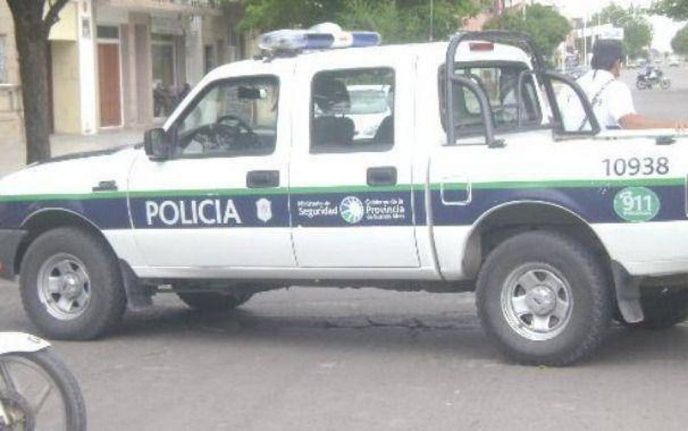 Polic�a mat� a delincuente que ingres� en su casa para robarle