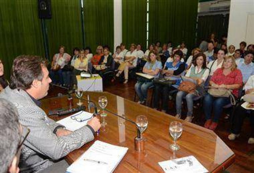 Las escuelas recibieron m�s de 343 mil pesos por el FAE