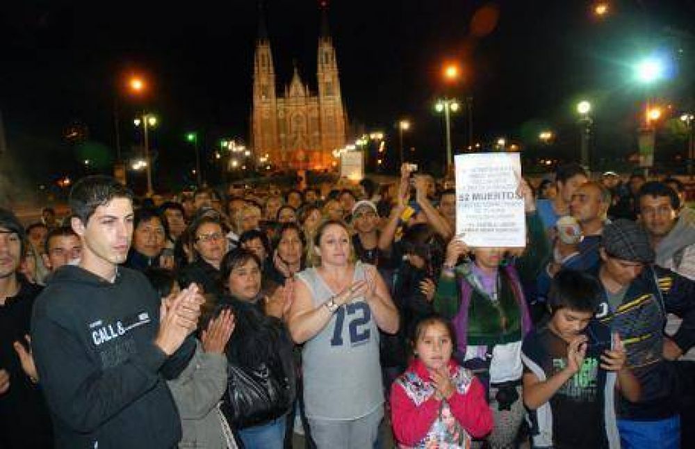 Realizar�n una "marcha de paraguas" contra Bruera