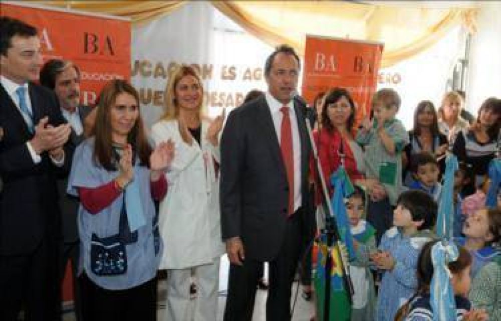 La educaci�n p�blica genera igualdad de oportunidades, dijo el Gobernador