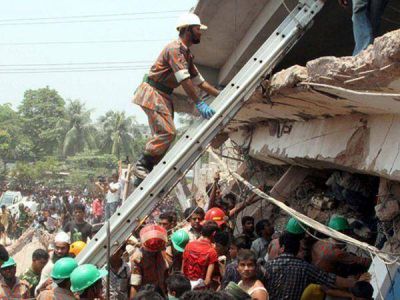Al menos 82 muertos por derrumbe en Bangladesh