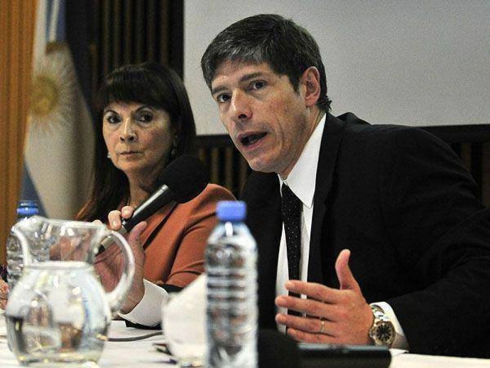 "La oposici�n prefiere ir a una carpa que ir a discutir al Parlamento"