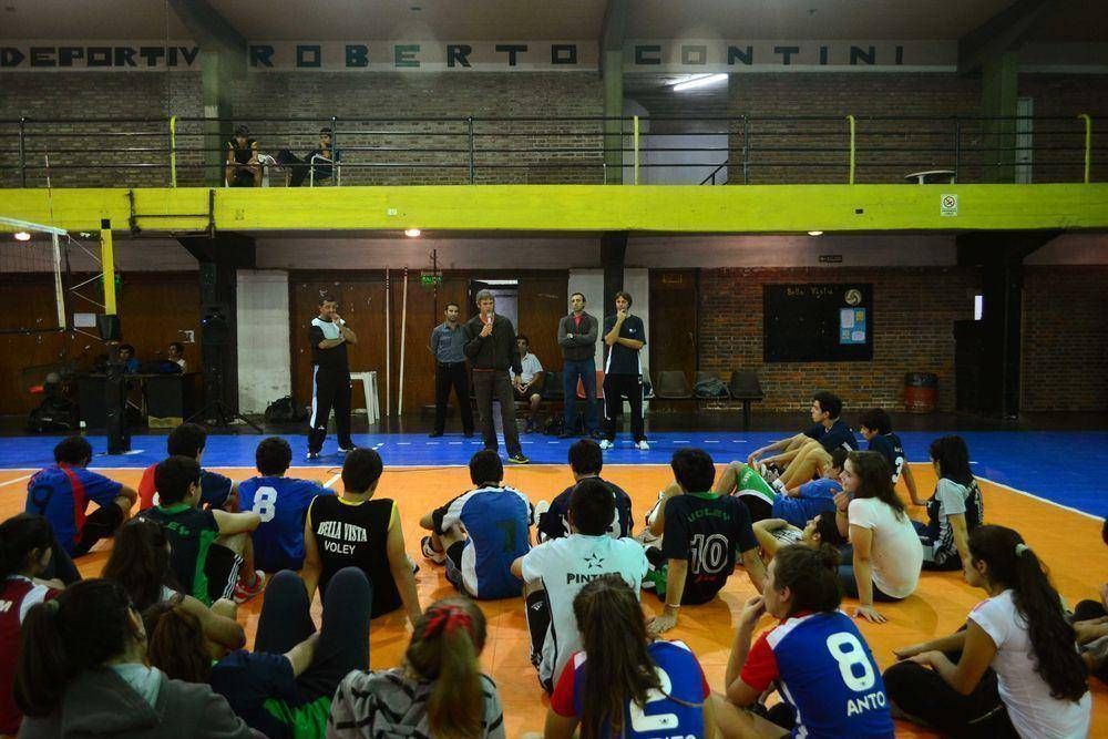 INAUGURACI�N DEL LANZAMIENTO DE LA LIGA MUNICIPAL DE VOLEY 2013 
