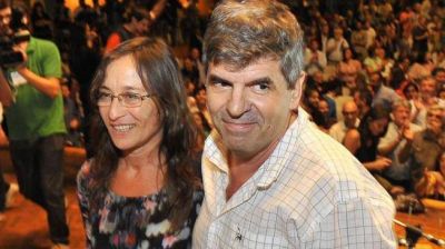 Scotto le entrega la posta a Tamarit