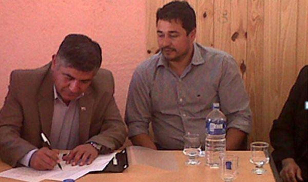Sanagasta firm� convenio por la licencia �nica nacional de conducir