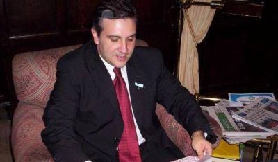 Llaryora deshoja la margarita y no sabe si ir� con el PJ o por fuera en octubre