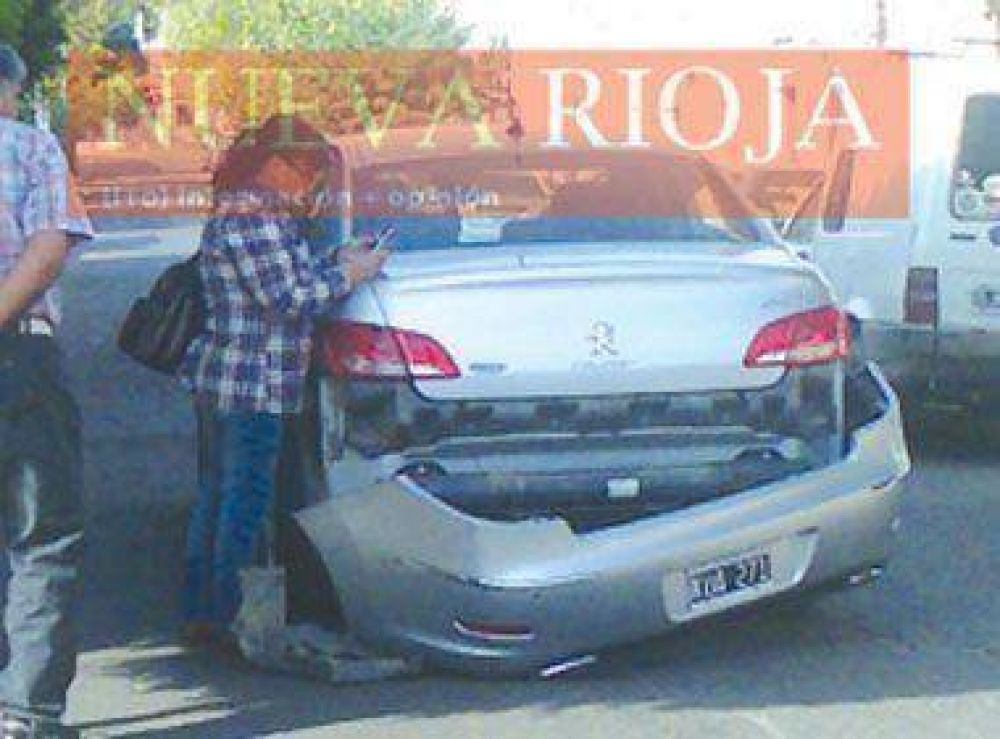 Una motociclista herida al chocar con un auto en el centro capitalino