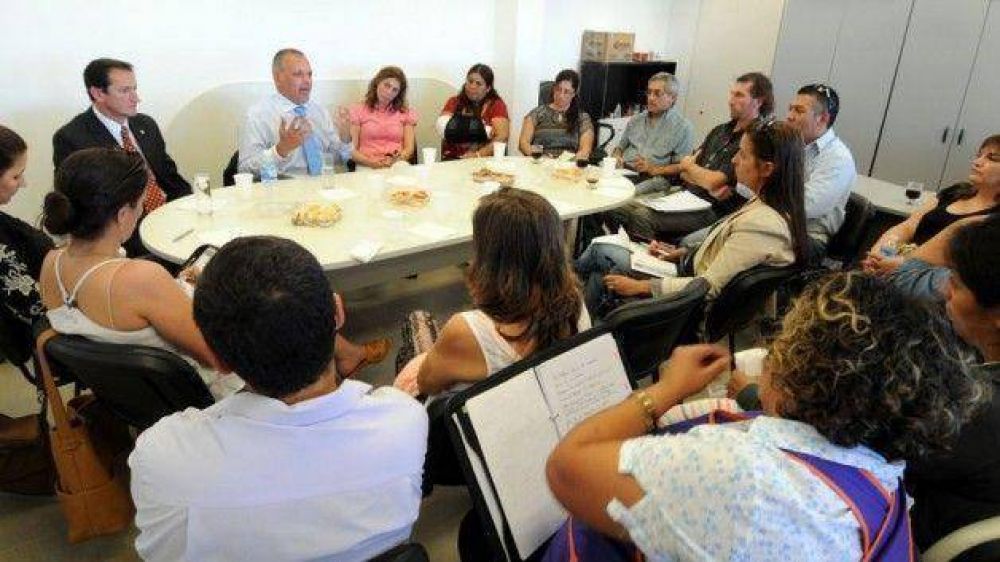 Buzzi y Zaffaroni se reunieron con integrantes de cooperadoras escolares de Comodoro