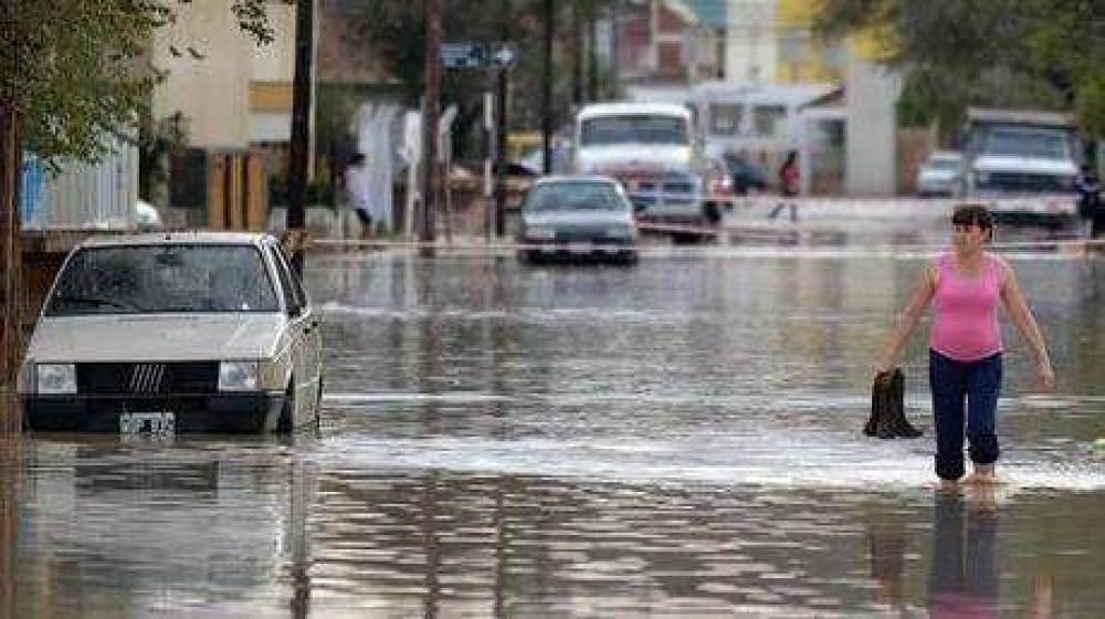 La lluvia dej� 30 evacuados y barrios inundados