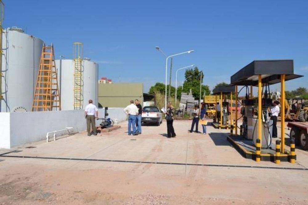El municipio paraliz� construcci�n de tinglado y dos tanques de combustible