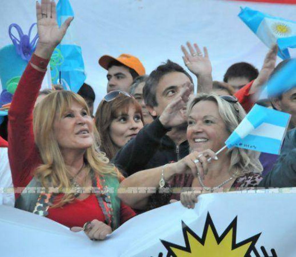 Los intendentes del Nuevo Espacio quieren que el martes 30 A�da Ayala formule aclaraciones