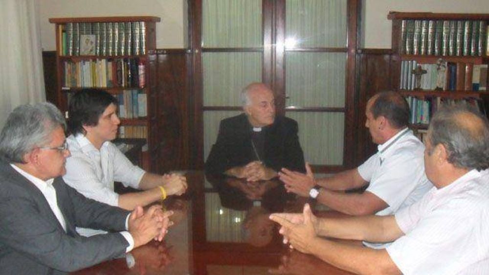 El PRO fue a buscar la bendici�n de Puiggari 