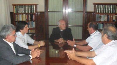 El PRO fue a buscar la bendici�n de Puiggari 