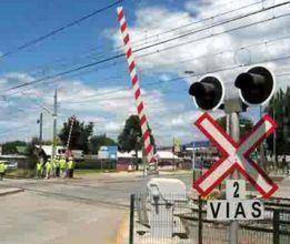 Instalan barreras autom�ticas en paso a nivel  