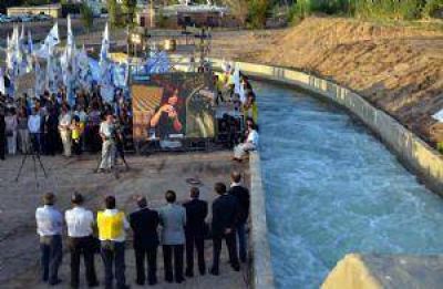 P�rez retom� su agenda con un acto y teleconferencia con Cristina
