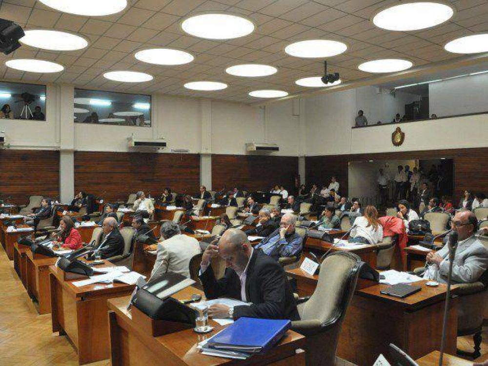 Diputados aprobaron dos leyes y tres resoluciones