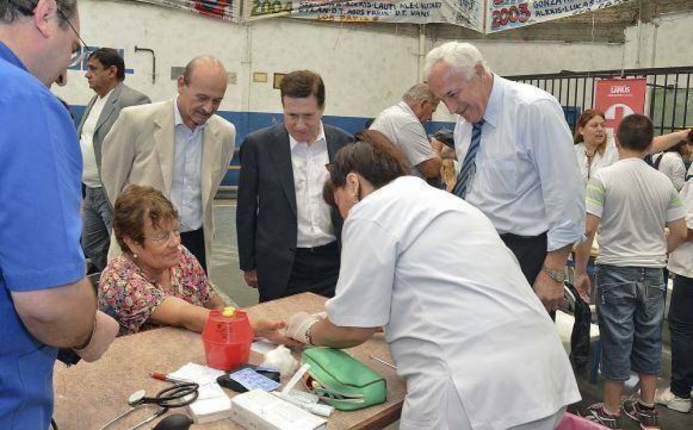 IMPORTANTE OPERATIVO DE SALUD EN VILLA CARAZA