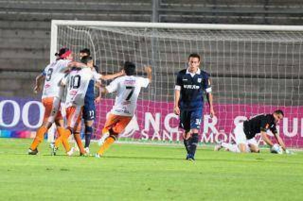 Racing perdi� con Trist�n Su�rez en San Juan