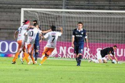 Racing perdi� con Trist�n Su�rez en San Juan