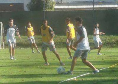 Quilmes hizo f�tbol reducido con Telechea recuperado y espera por Men�ndez