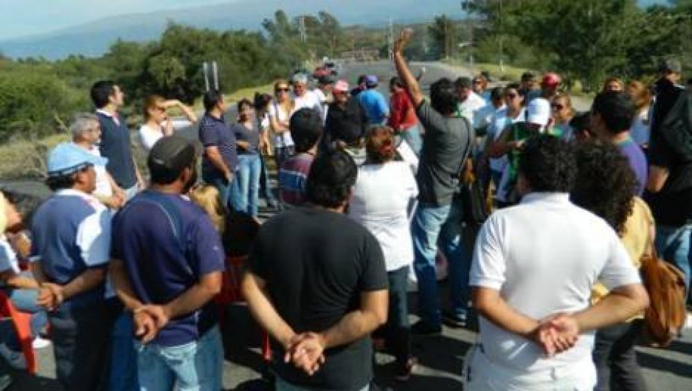 Se levantaron piquetes por reclamos salariales