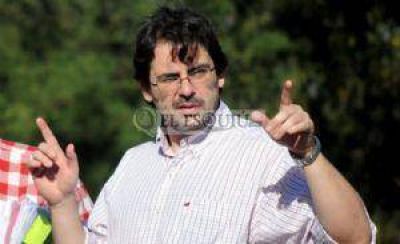 Apale� a su propia hija tras revisarle mensajes de texto
