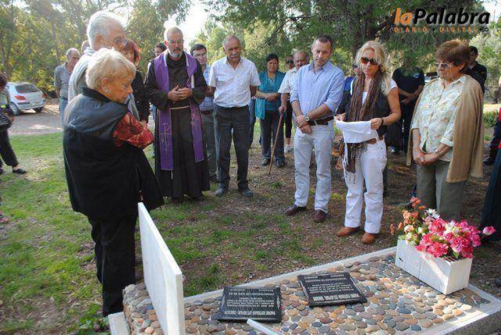 Garc�s particip� de las actividades en homenaje al padre Esteban Gregov