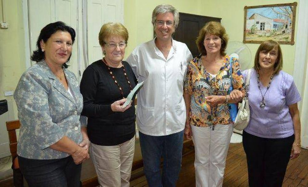 El Hogar de Ancianos recibi� subsidio de Armend�riz