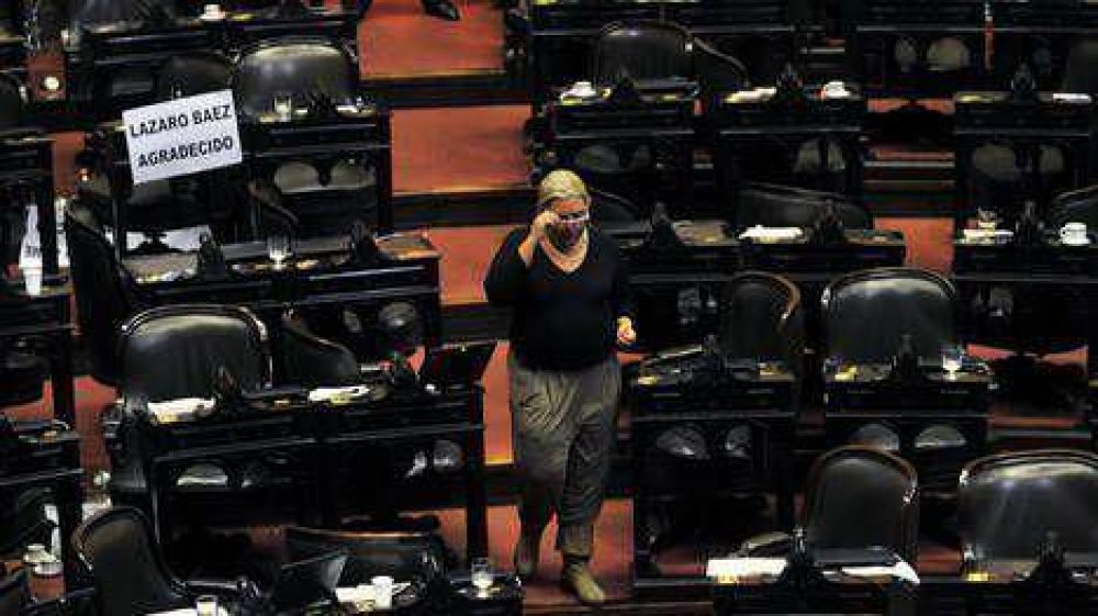 Carri� llev� su denuncia de �pacto espurio� entre Cristina y Lorenzetti a la Justicia