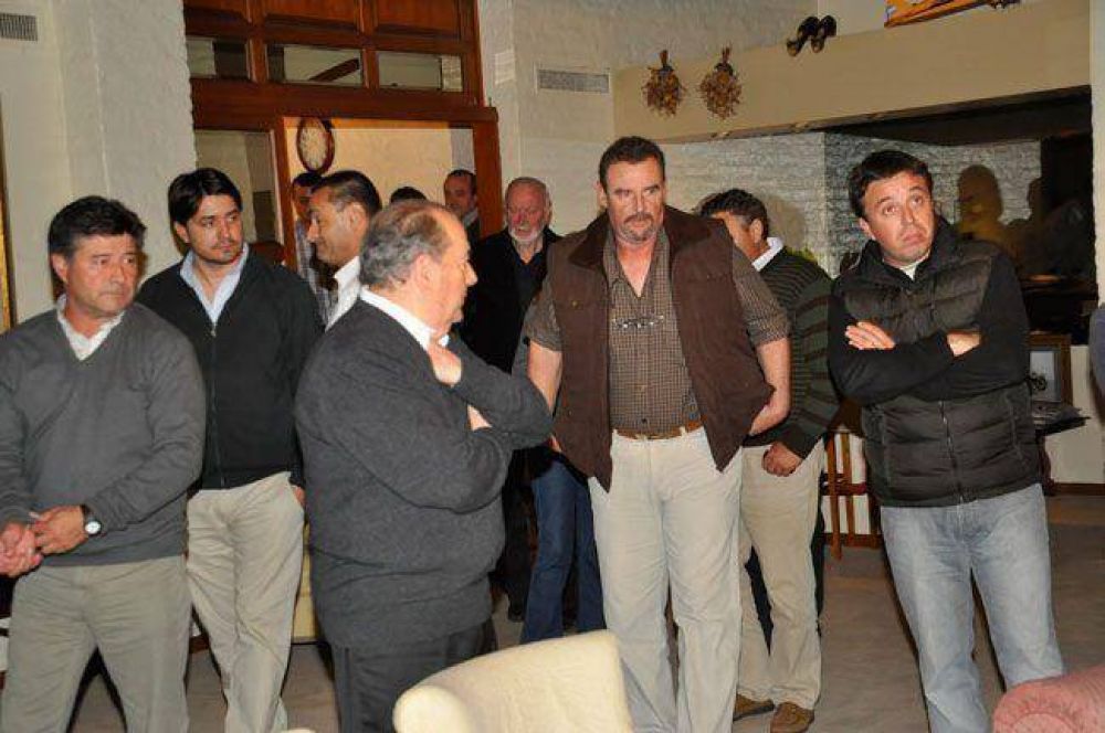 Jorge se re�ne con los intendentes