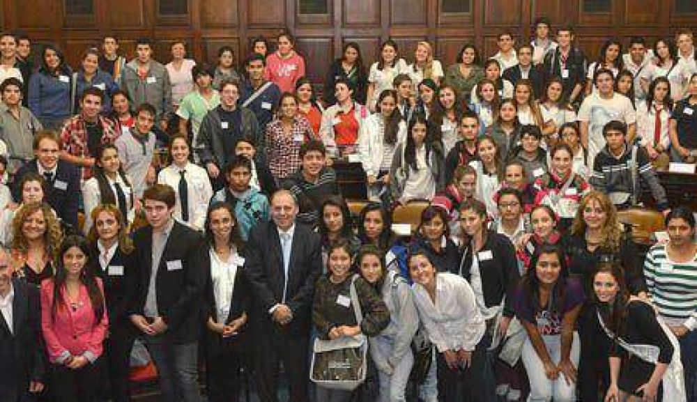 Cerca de 150 estudiantes secundarios trabajaron en el proyecto de ley de Ciudadan�a del Agua