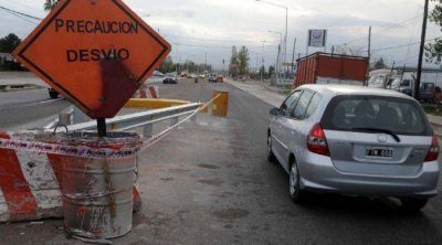 Obras inconclusas generan caos vehicular en carril Rodr�guez Pe�a