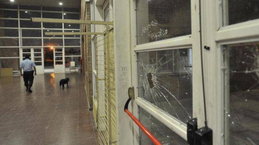 Tiene 18 a�os y est� pr�fugo por un asesinato y otro ajuste