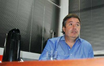 Mat�as Machinandiarena, el Interventor del Consorcio Portuario, a �Calz�n quitado� con �el Retrato��