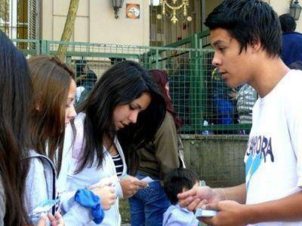 LA C�MPORA DESEMBARC� EN ESCUELAS DE MAR DEL PLATA