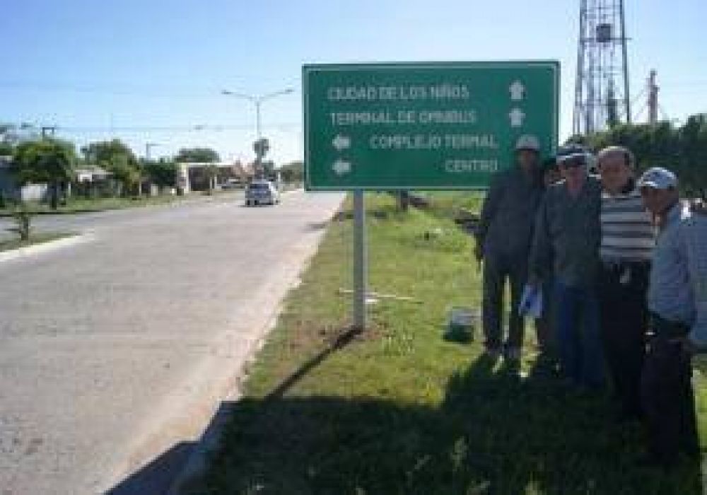 S�enz Pe�a- Contin�an los trabajos de se�alizaci�n de calles