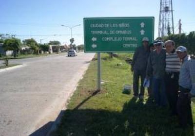 S�enz Pe�a- Contin�an los trabajos de se�alizaci�n de calles