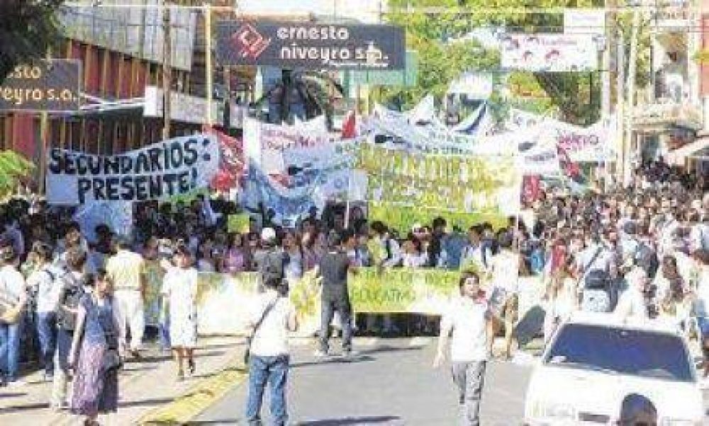 Diputados dialogaron con universitarios sobre el boleto estudiantil gratuito