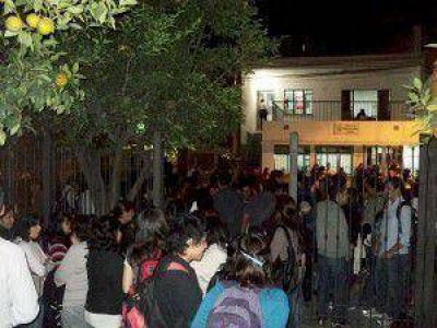 Estudiantes del IFD N� 5 se oponen a la resoluci�n del Ministerio de Educaci�n 